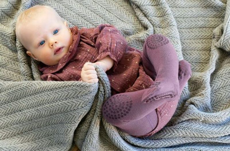 Krabbestrømpebukse i bomull Misty Plum